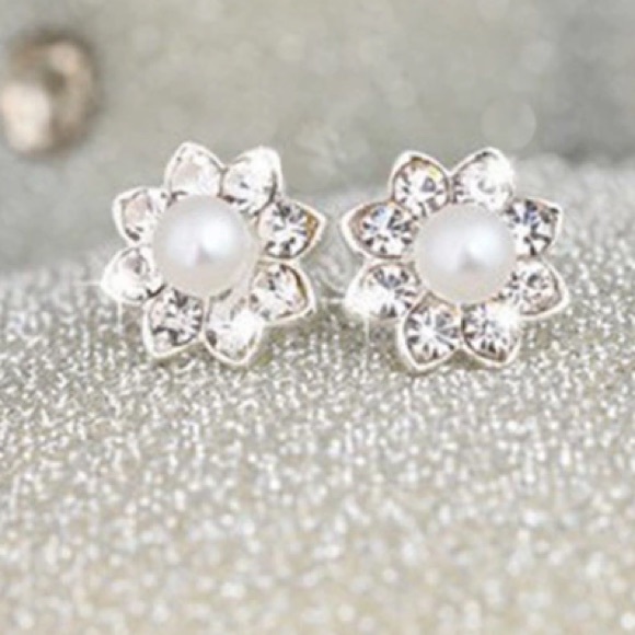 💙💎GRATEFUL💙MAKER💎💙 Jewelry - 💙💎💲FIRM🛍➕BUNDLE➕🛍4 DISCOUNT!💙💎PEARLY FLOWER